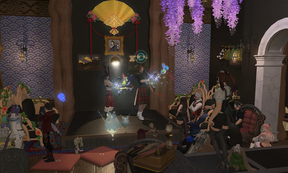 Valorye an&#39; Catriona performin in a duet for a venue.